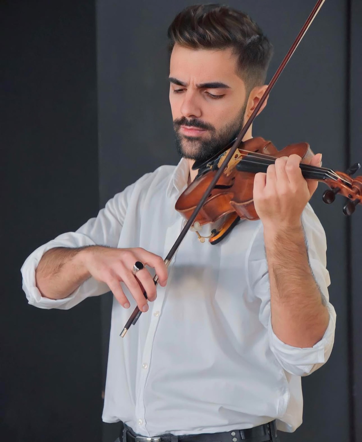 Hochzeitsviolinist Oscar Pineiro mit Violine